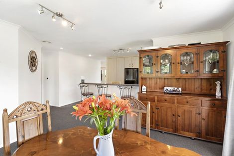 Photo of property in 2 Daffodil Grove, Carterton, 5713