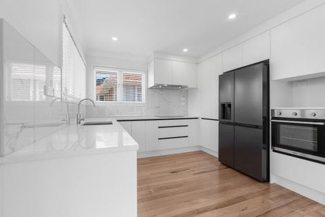 Photo of property in 514a Blockhouse Bay Road, Blockhouse Bay, Auckland, 0600