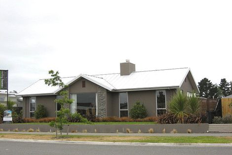 Photo of property in 14 Rothesay Road, Parklands, Christchurch, 8083