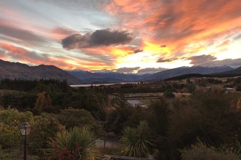 Photo of property in 8 Astral Rise, Wanaka, 9305