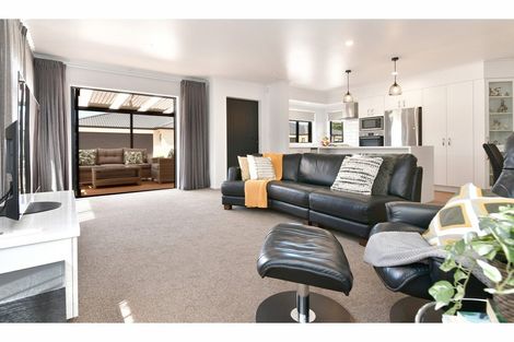 Photo of property in 3 Waitaha Close, Orewa, 0931