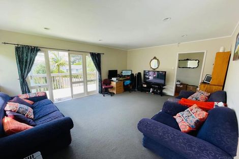 Photo of property in 1/5 Mchardy Place, Glenfield, Auckland, 0627