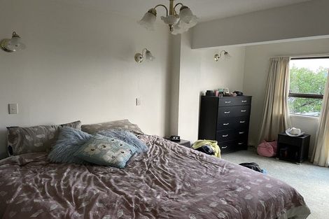 Photo of property in 1/64 Island Bay Road, Beach Haven, Auckland, 0626