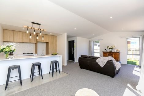 Photo of property in 6b Burns Street, Westown, New Plymouth, 4310