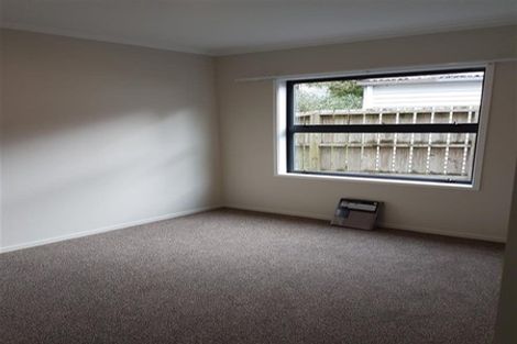 Photo of property in 16 Jenanne Place, Totara Vale, Auckland, 0629