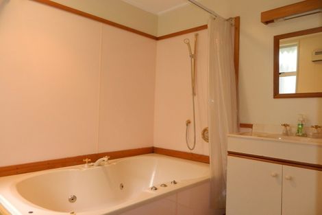 Photo of property in 33 Sunset Parade, Plimmerton, Porirua, 5026