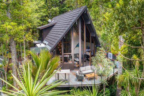 Photo of property in 93 Brick Bay Drive, Sandspit, Warkworth, 0982