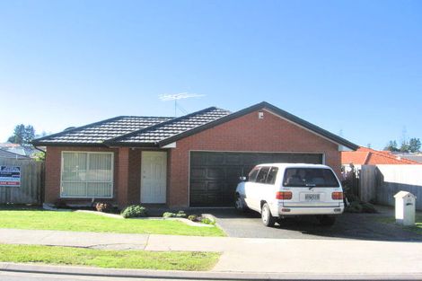 Photo of property in 32 Castlefinn Drive, Weymouth, Auckland, 2103