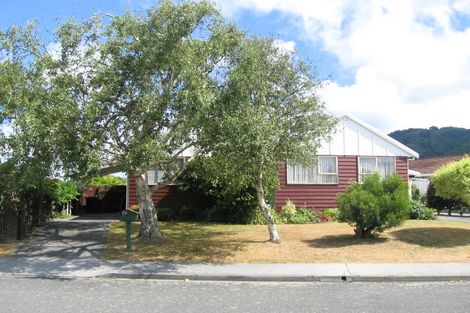 Photo of property in 2/19 Roband Crescent, Brown Owl, Upper Hutt, 5018
