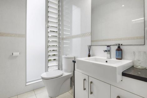 Photo of property in 42 Bayview Road, Browns Bay, Auckland, 0630