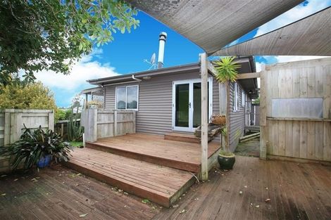 Photo of property in 63 Sheridan Drive, New Lynn, Auckland, 0600