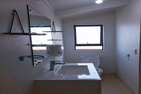 Photo of property in 12 Greville Road, Pinehill, Auckland, 0632