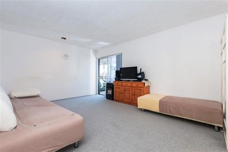 Photo of property in 2/7 Benygloe Place, Highland Park, Auckland, 2010