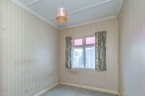 Photo of property in 47 Queenwood Road, Levin, 5510