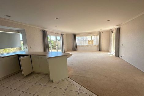 Photo of property in 9 Belsomet Place, Golflands, Auckland, 2013