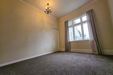 Photo of property in 127 Muritai Road, Eastbourne, Lower Hutt, 5013