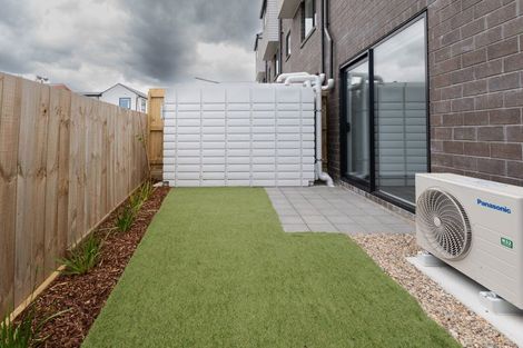 Photo of property in 13/1 Fruitvale Road, New Lynn, Auckland, 0600