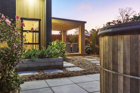 Photo of property in 3 Okoare Lane, Ferndale, New Plymouth, 4310