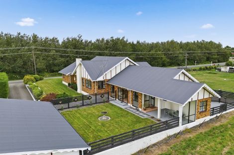 Photo of property in 15 Koputaroa Road, Levin, 5575