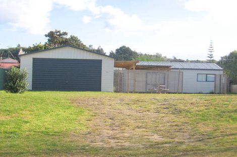 Photo of property in 235 Linton Crescent, Whangamata, 3620