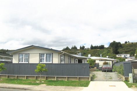 Photo of property in 26 Oregon Drive, Maoribank, Upper Hutt, 5018