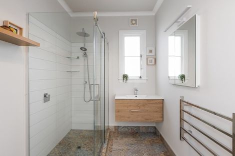 Photo of property in 1111a Heretaunga Street East, Parkvale, Hastings, 4122