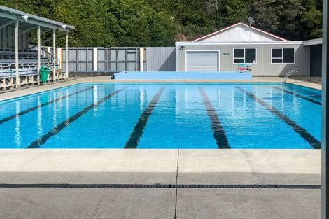 Photo of property in 20 Paraekaretu Street, Hunterville, 4730