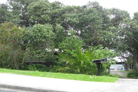 Photo of property in 40a Tindalls Bay Road, Tindalls Beach, Whangaparaoa, 0930