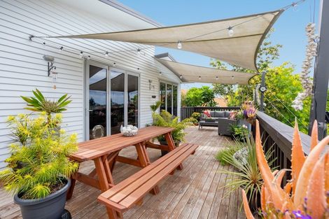 Photo of property in 27 Bayvista Close, Welcome Bay, Tauranga, 3112