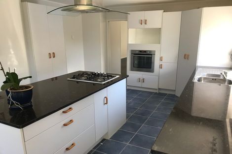 Photo of property in 7 Coupland Court, Glendene, Auckland, 0602