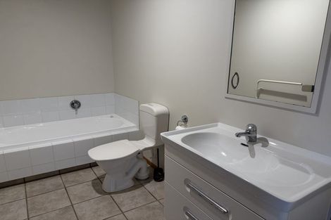 Photo of property in 4/25 Grove Road, Addington, Christchurch, 8024