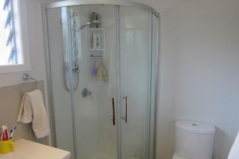 Photo of property in 1/28 Merton Avenue, Glenfield, Auckland, 0627