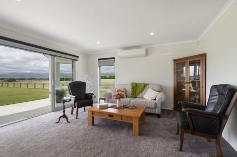 Photo of property in 14 Heatherlea Road West, Levin, 5575