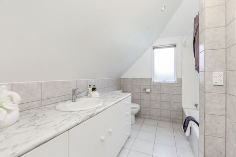 Photo of property in 1/15 Kennedy Avenue, Forrest Hill, Auckland, 0620