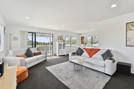 Photo of property in 13 Bertram Road, Kawakawa Bay, Papakura, 2585