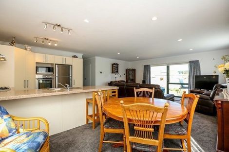 Photo of property in 5a Simons Street, Moturoa, New Plymouth, 4310