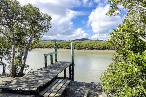 Photo of property in 30 Aitkenhead Court, Parakai, 0830