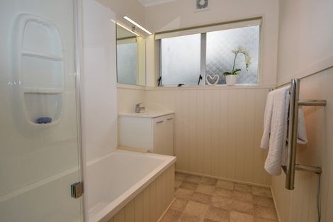 Photo of property in 16 Kupe Drive, Carterton, 5713