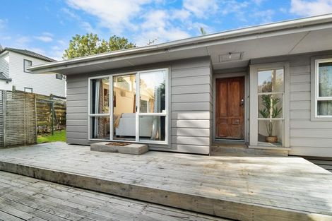 Photo of property in 32b Lyttelton Avenue, Forrest Hill, Auckland, 0620