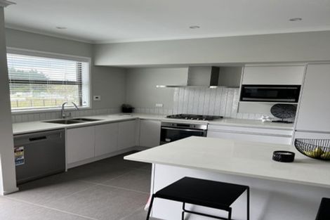 Photo of property in 10 Kapia Road, Westgate, Auckland, 0614