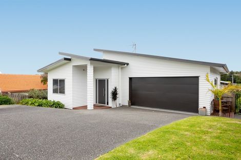 Photo of property in 27 Bayvista Close, Welcome Bay, Tauranga, 3112