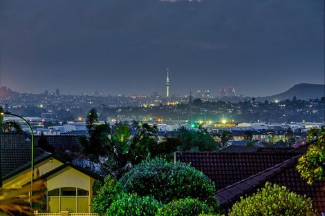 Photo of property in 7 Kinmont Rise, East Tamaki Heights, Auckland, 2016