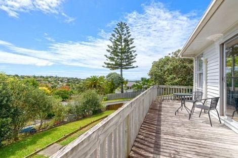 Photo of property in 5 Nor'east Drive, Northcross, Auckland, 0632