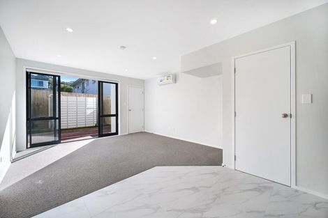 Photo of property in 7/31 Ayton Drive, Totara Vale, Auckland, 0629