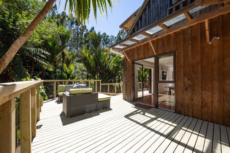 Photo of property in 40 Lone Kauri Road, Karekare, New Lynn, 0772