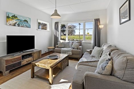 Photo of property in 6 South Featherston Road, South Featherston, Featherston, 5771