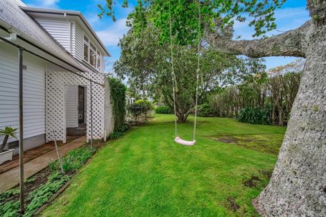 Photo of property in 14 Selwyn Street, Lower Vogeltown, New Plymouth, 4310