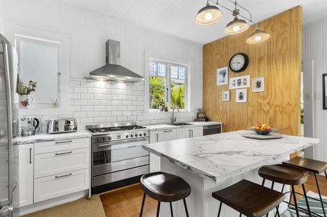 Photo of property in 1/6 Vonnell Place, Birkdale, Auckland, 0626