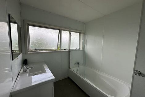 Photo of property in 10 Bendale Place, Papatoetoe, Auckland, 2025