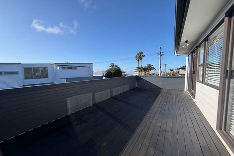 Photo of property in 2/42 Aberdeen Road, Campbells Bay, Auckland, 0620
